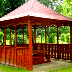 Pihenők, esőbeállók, szabadtéri foglalkoztatók